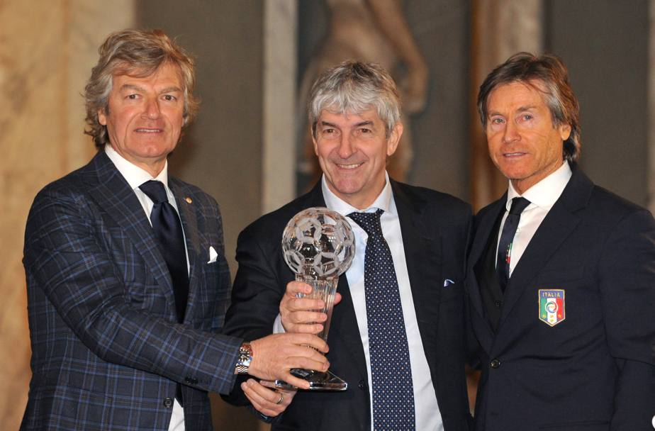 Paolo Rossi (Veterano italiano), tra Giancarlo Antognoni e Gabriele Oriali. Un trio di campioni del Mondo. LaPresse